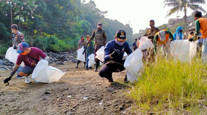 Peringati Hari Sungai Nasional Warga Sukasari Temukan Ini Di Sungai