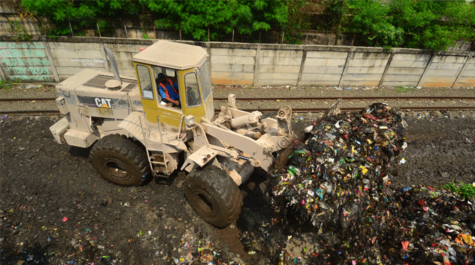 136 Ton Sampah Menggunung di Jalur Kereta Stasiun Nambo